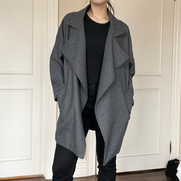 Grey Vintage Coat from A. K. De Paris - Picture 4 of 12